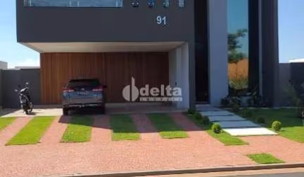 Casa no condomínio Alphaville 2 disponível para venda em Uberlândia-MG