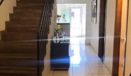 Casa residencial disponível para venda no bairro Santa Rosa em Uberlândia-MG