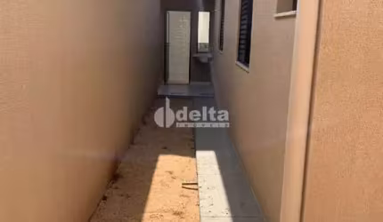 Casa residencial disponível para venda no bairro Santa Rosa em Uberlândia-MG