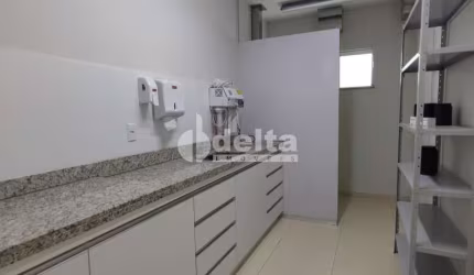 Prédio Comercial disponível para Venda  no bairro Osvaldo Rezende em Uberlândia-MG