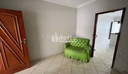 Casa residencial/comercial disponível para venda no bairro Martins em Uberlândia-MG