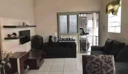 Casa residencial disponível para venda no bairro Martins em Uberlândia-MG