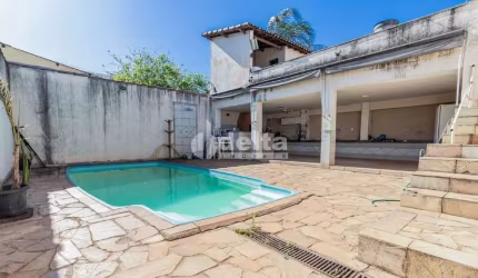 Casa disponível para venda no bairro Osvaldo Resende em Uberlândia-MG