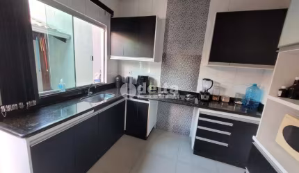 Casa residencial disponível para venda no Bairro Jardim Patrícia em Uberlândia-MG