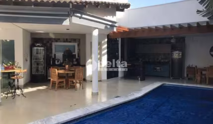 Casa residencial disponível para venda no bairro Morada da Colina em Uberlândia-MG.