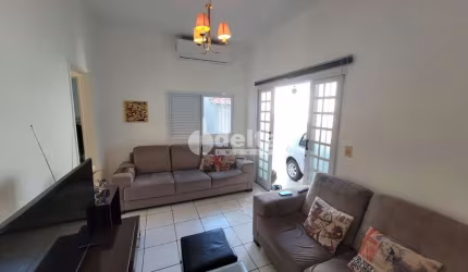 Casa residencial disponível para venda no bairro Pacaembu  em Uberlândia-MG