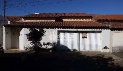 Casa residencial  disponível para venda no bairro Santa Mônica em Uberlândia-MG
