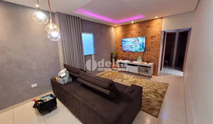 Casa residencial disponível para venda no bairro Taiman em Uberlândia-MG