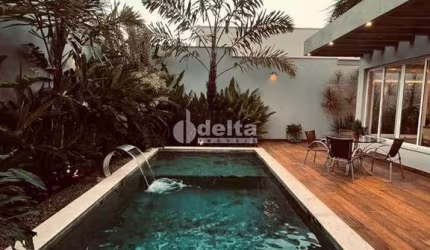 Casa no condomínio Alphaville 1 disponível para venda em Uberlândia-MG