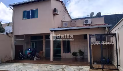Casa disponível para venda no bairro Daniel Fonseca em Uberlândia-MG