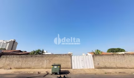 Terreno disponível para venda no bairro Lagoinha em Uberlândia-MG