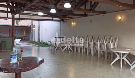 Casa Comercial disponível para Venda no bairro Daniel Fonseca em Uberlândia-MG