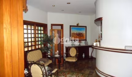 Casa residencial disponível para venda no bairro Fundinho em Uberlândia-MG