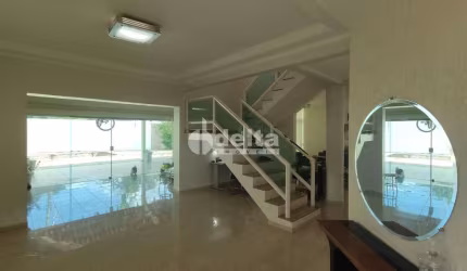 Casa residencial disponível para venda no bairro Jardim Karaíba em Uberlândia-MG