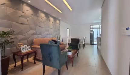 Casa residencial disponível para venda no bairro Alto Umuarama em Uberlândia-MG