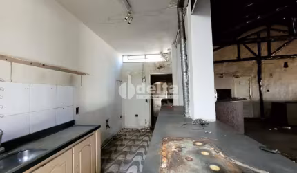 Casa Comercial disponível para Venda no bairro Saraiva em Uberlândia-MG