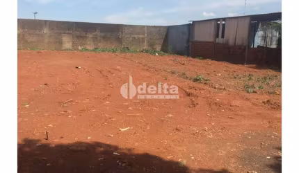 Terreno disponível para venda no bairro Nossa Senhora das Graças em Uberlândia-MG
