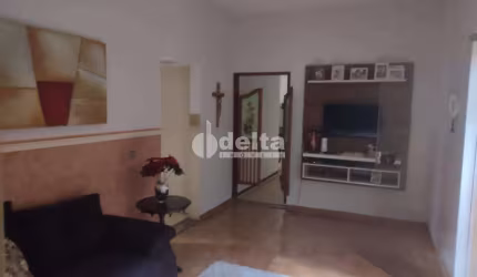 Casa residencial disponível para venda no bairro Lídice em Uberlândia-MG