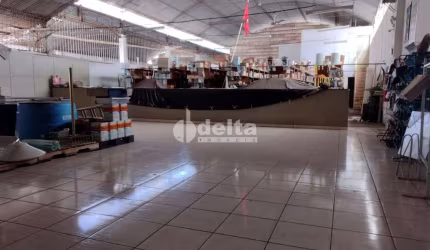 Galpão disponível para locação e venda no bairro Daniel Fonseca em Uberlândia-MG