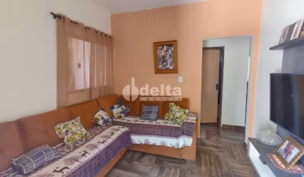 Casa residencial disponível para venda no bairro Jardim Canaã em Uberlândia-MG