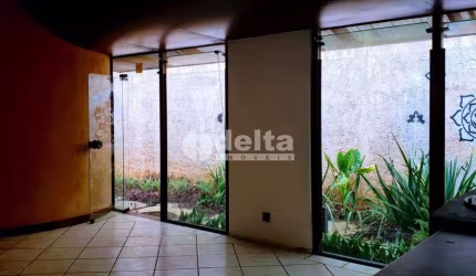 Casa Comercial disponível para Venda no bairro Centro em Uberlândia-MG