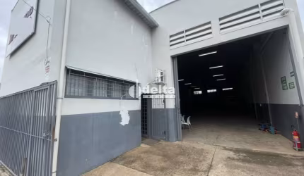 Galpão disponível para locação e venda no bairro Presidente Roosevelt em Uberlândia-MG