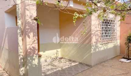 Casa disponível para venda no bairro Osvaldo Resende em Uberlândia-MG
