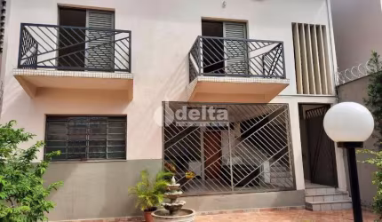 Casa residencial disponível para venda no bairro Lídice em Uberlândia-MG