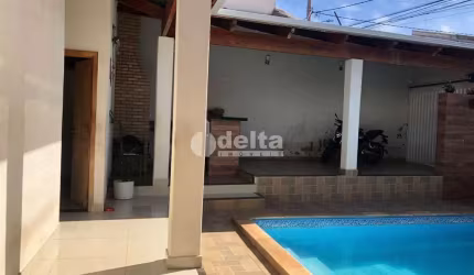 Casa residencial disponível para venda no bairro Vigilato Pereira em Uberlândia-MG