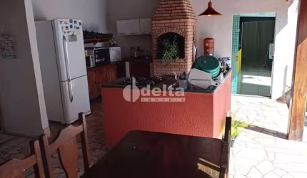 Casa disponível para venda no bairro Osvaldo Resende em Uberlândia-MG