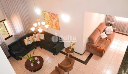 Casa residencial disponível para venda no bairro Gávea em Uberlândia-MG