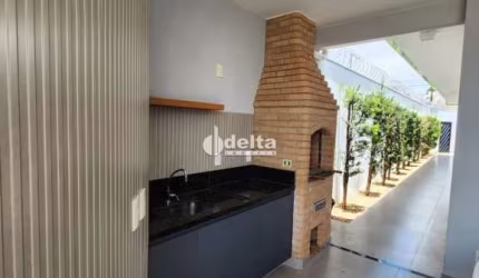 Casa residencial disponível para locação e venda no bairro Morada da Colina em Uberlândia-MG.