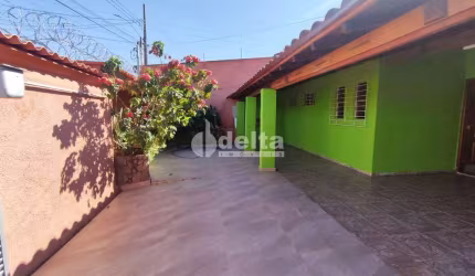 Casa residencial disponível para venda no bairro Residencial Gramado  em Uberlândia-MG