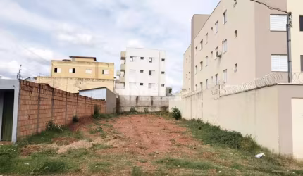 Terreno disponível para venda no bairro Presidente Roosevelt em Uberlândia-MG
