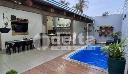 Casa residencial disponível para venda no bairro Chácaras Tubalina E Quartel em Uberlândia-MG.