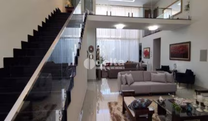 Casa residencial  disponível para venda no bairro Santa Mônica em Uberlândia-MG