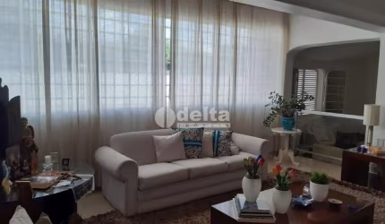 Casa disponível para venda no bairro Osvaldo Resende em Uberlândia-MG