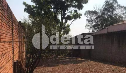Terreno disponível para venda no bairro Chácaras Tubalina e Quartel em Uberlândia-MG