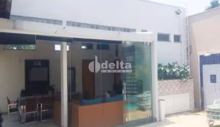 Casa residencial disponível para venda no bairro Tibery em Uberlândia-MG