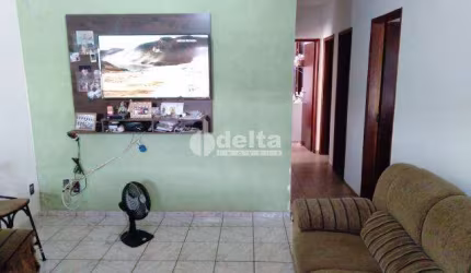 Casa residencial disponível para venda no bairro Santa Luzia em Uberlândia-MG