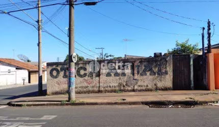 Casa residencial disponível para venda no bairro Marta Helena  em Uberlândia-MG
