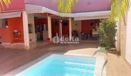 Casa disponível para venda no bairro Brasil em Uberlândia-MG