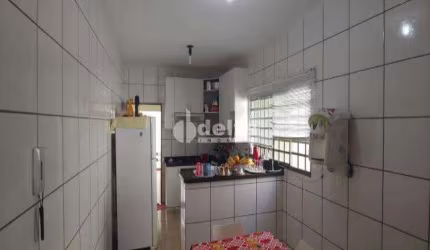 Casa residencial disponível para venda no bairro Jardim América II em Uberlândia-MG
