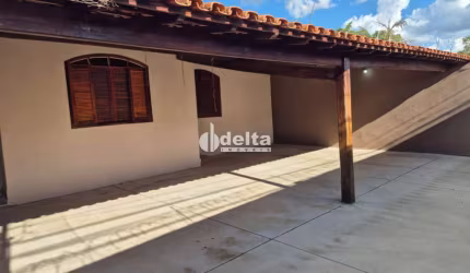 Casa residencial disponível para venda no bairro Cidade Jardim em Uberlândia-MG