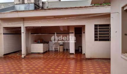 Casa residencial disponível para venda no bairro Fundinho em Uberlândia-MG