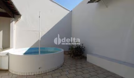 Casa residencial disponível para venda no bairro Brasil em Uberlândia-MG