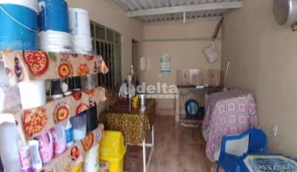 Casa residencial disponível para venda no bairro Cidade Jardim em Uberlândia-MG