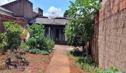 Casa residencial  disponível para venda no bairro Santa Mônica em Uberlândia-MG