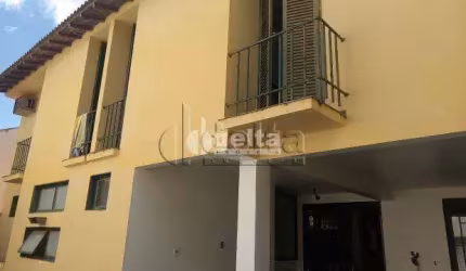 Casa residencial disponível para venda no bairro Tabajaras em Uberlândia-MG