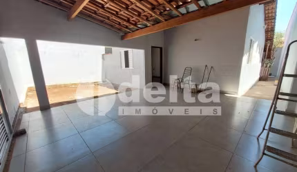 Casa residencial disponível para venda no bairro Chácaras Tubalina E Quartel em Uberlândia-MG.